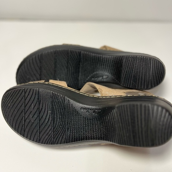 Clarks Merliah Sheryl Beige Leather Sandals Women’s Size 8 adjustable straps - Picture 10 of 10